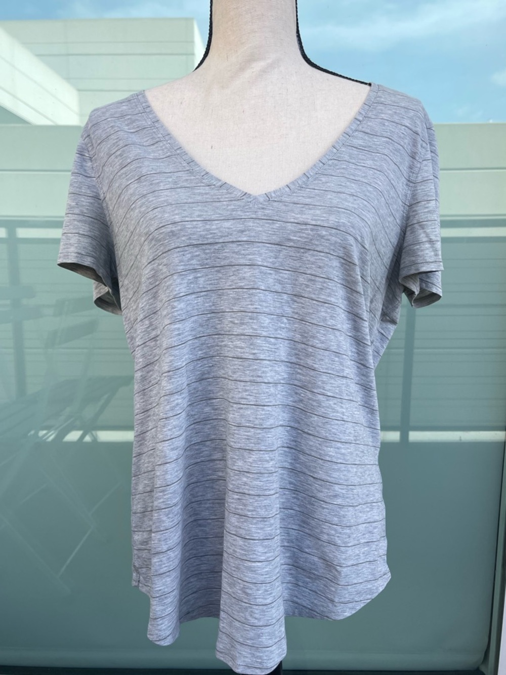 Lululemon Love Tee Stripe Short Sleeve V-Neck T-Shirt Light Gray Large